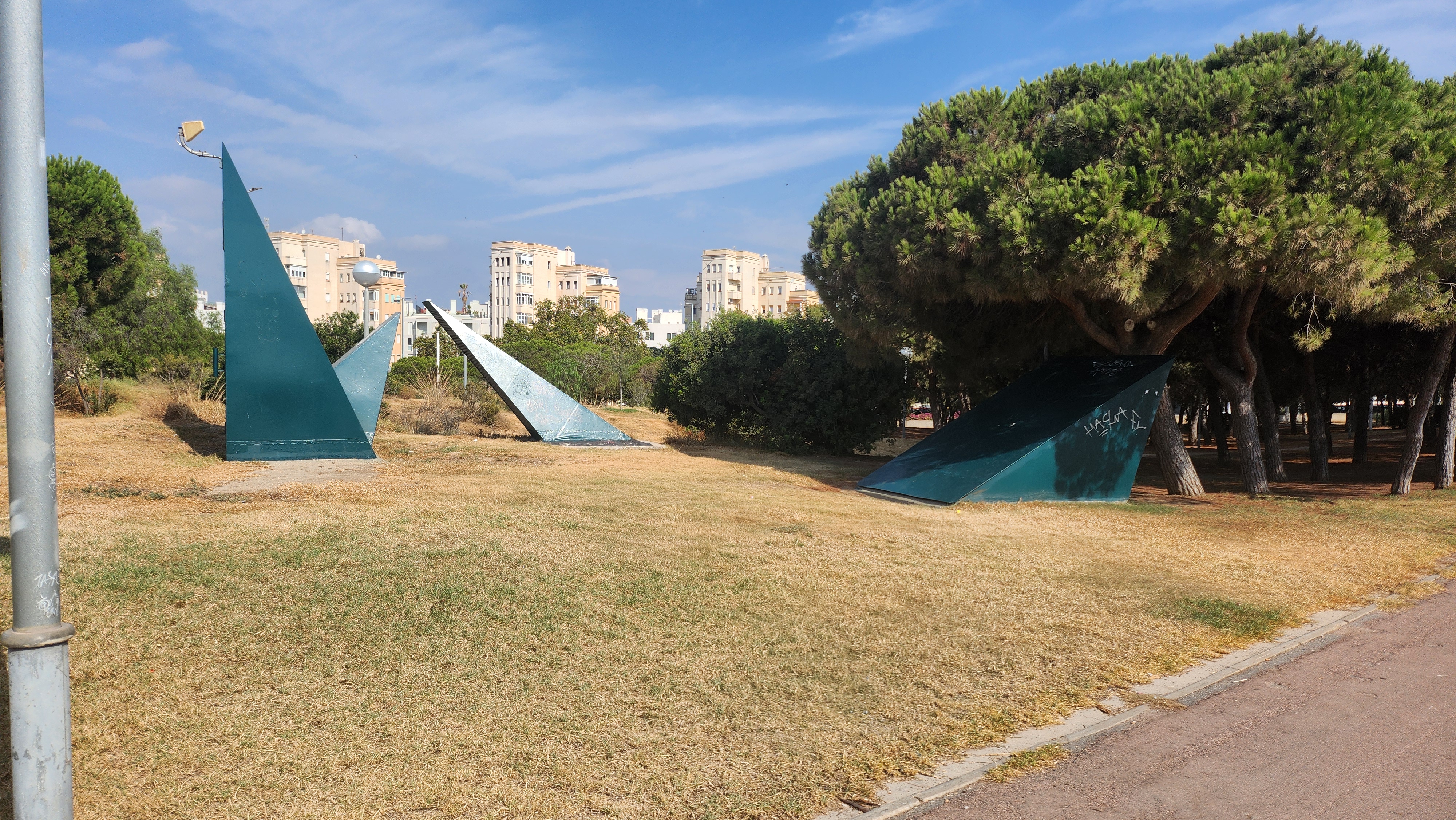 Bank art parc Poblenou — photo 1