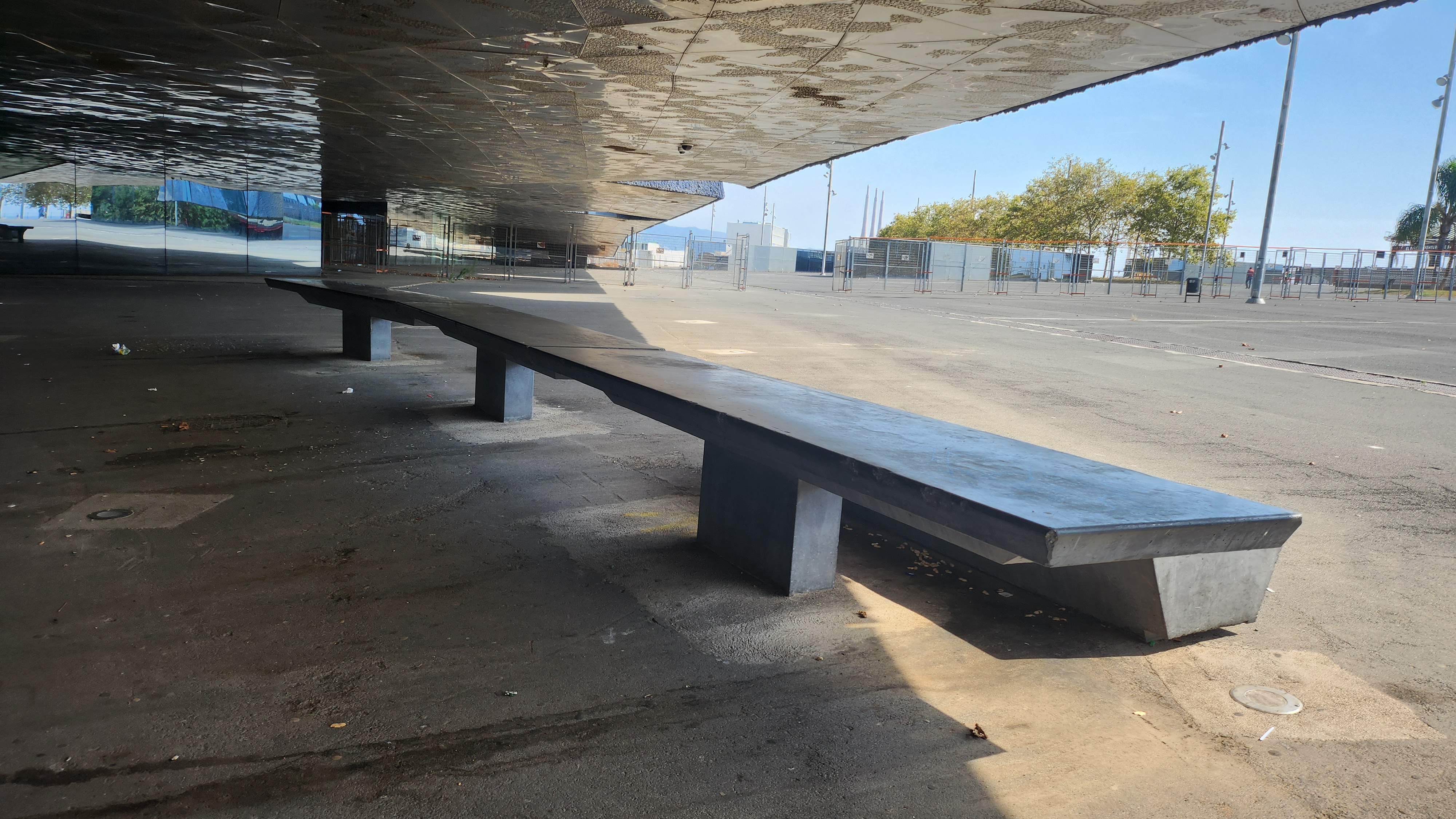High curb — photo 1