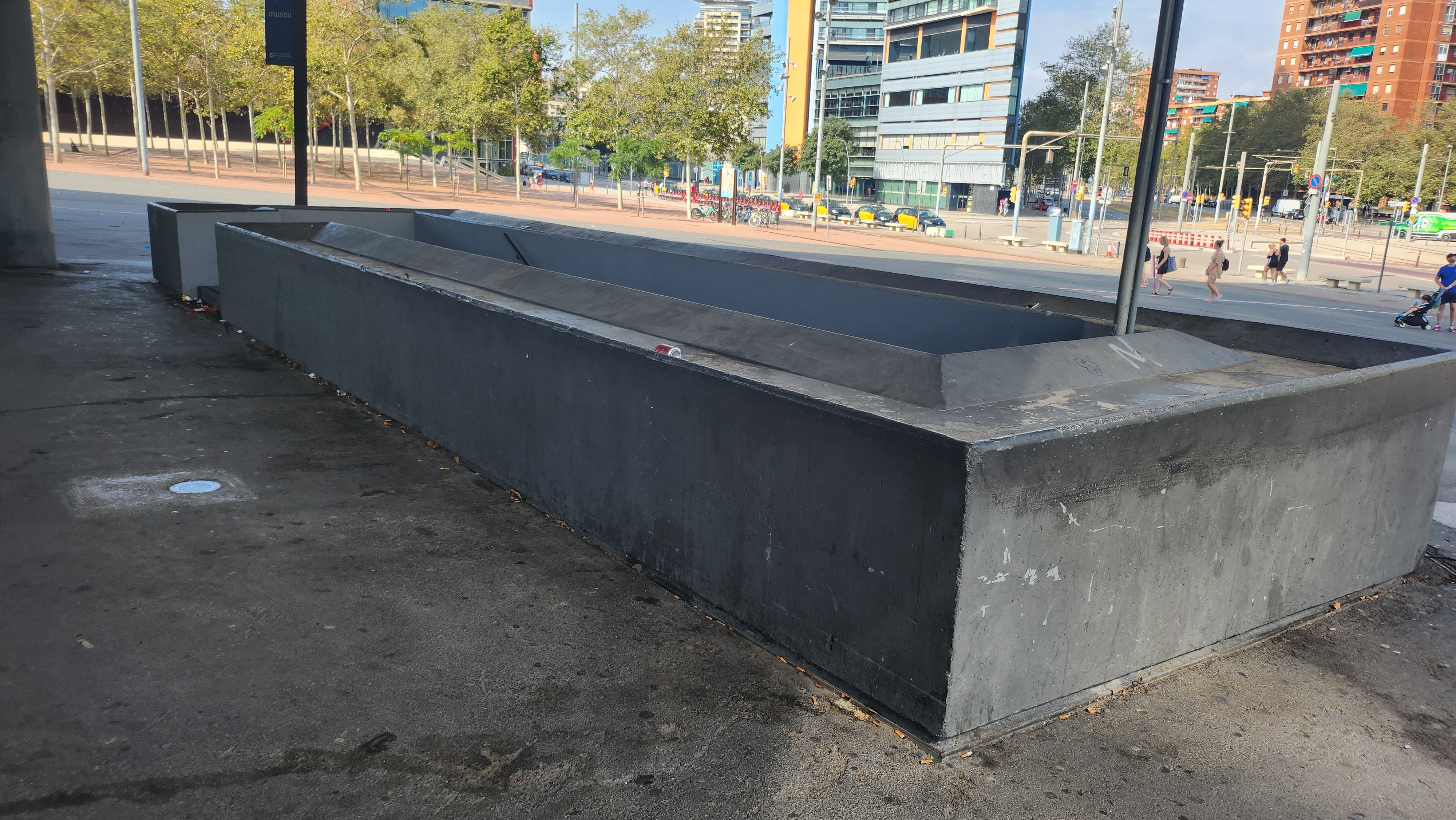 High curb — photo 1