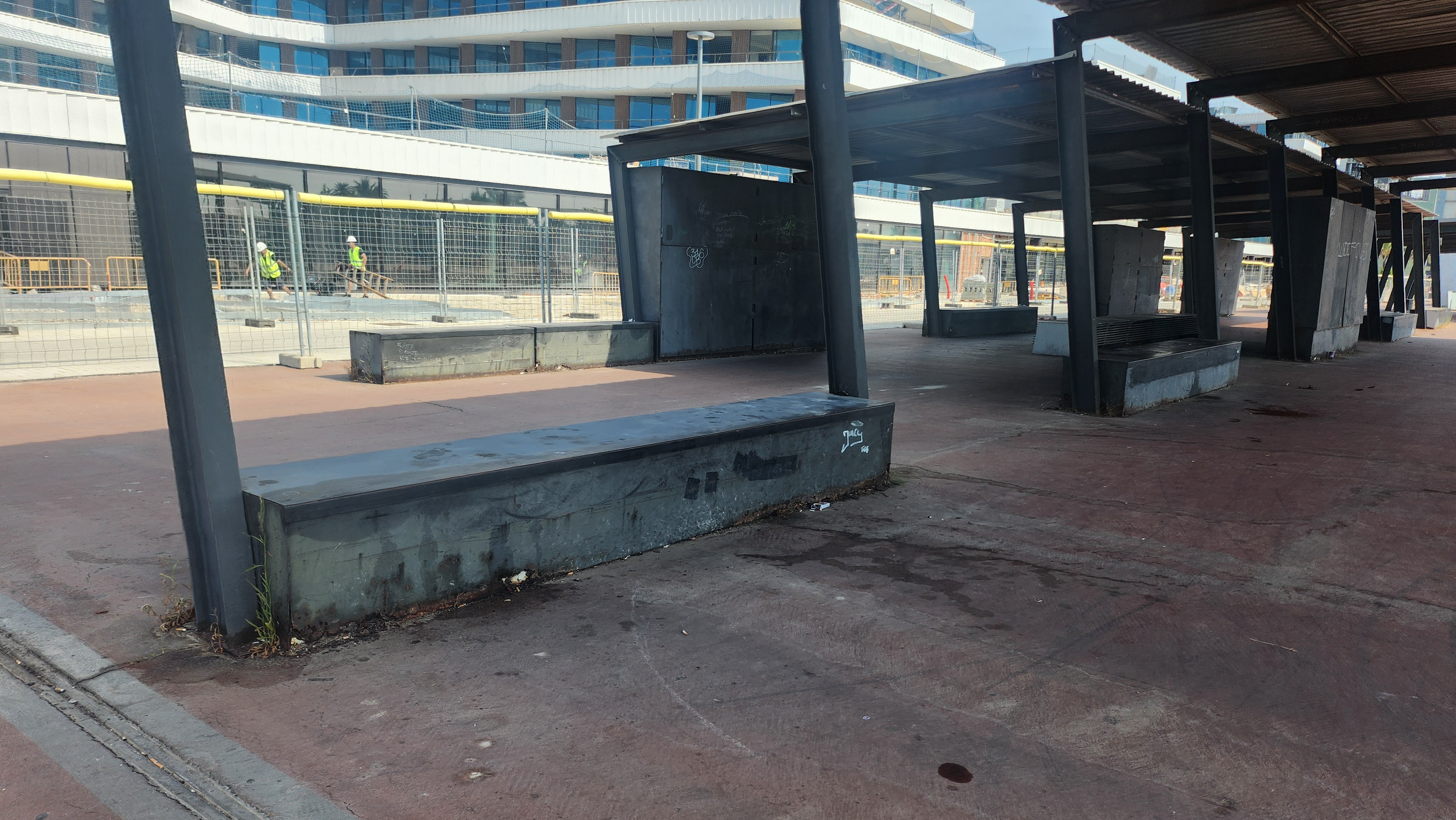 Curbs everywhere — photo 1