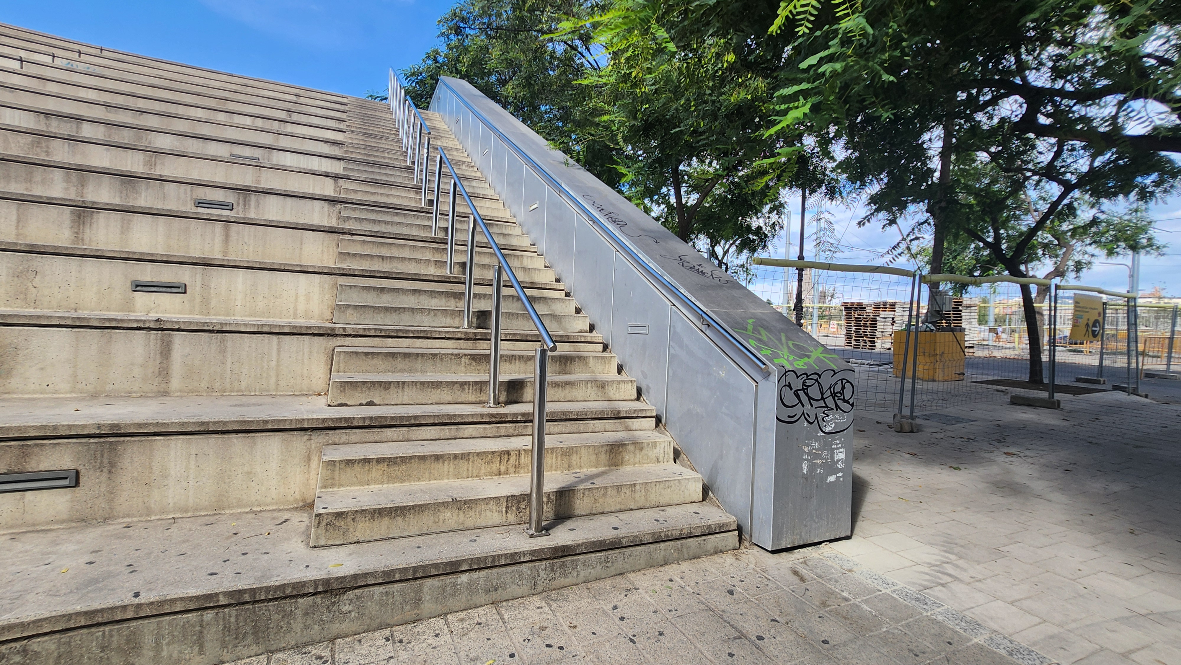 High rail and ledge — photo 1
