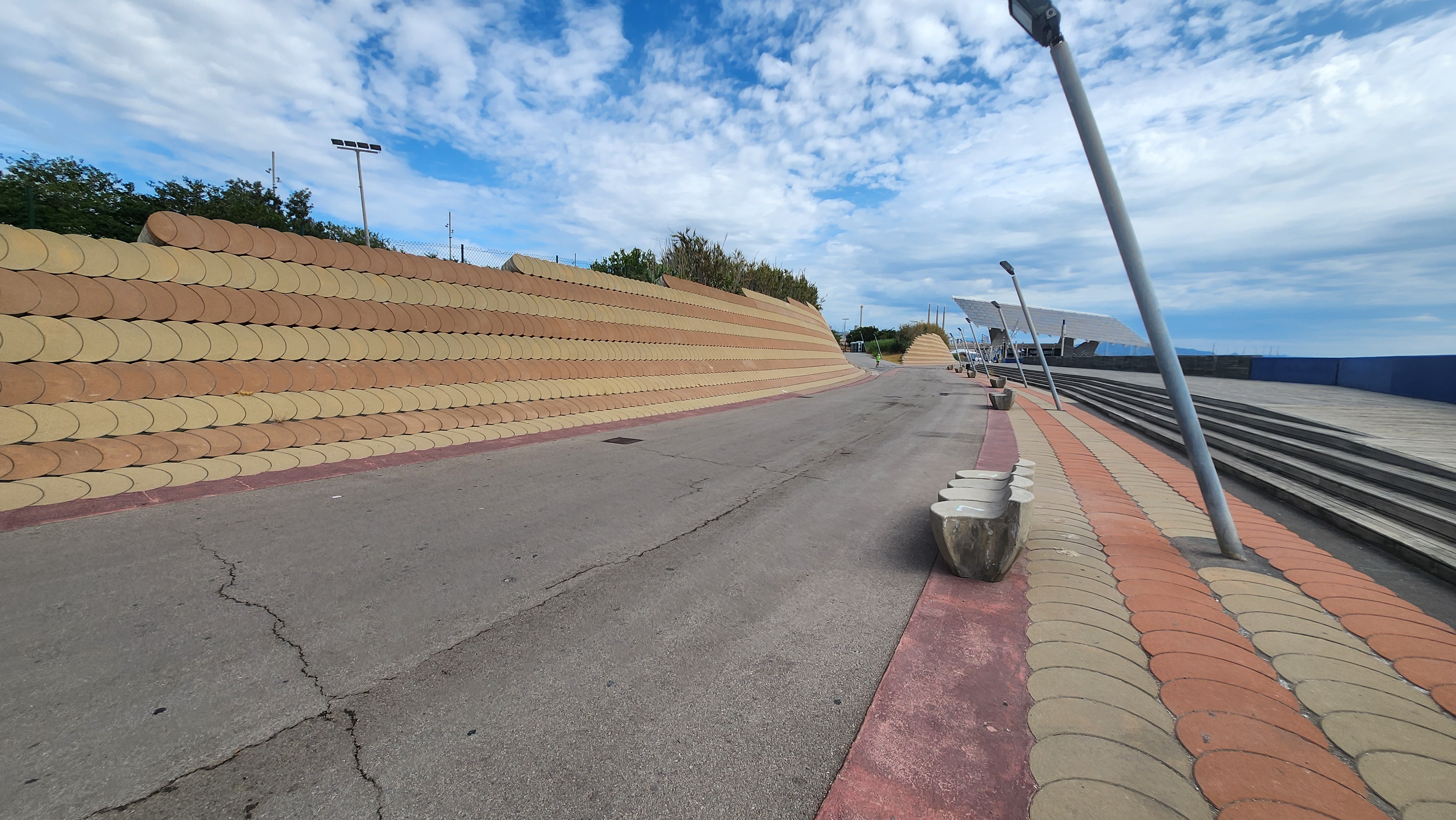 Famous wall forum — photo 1