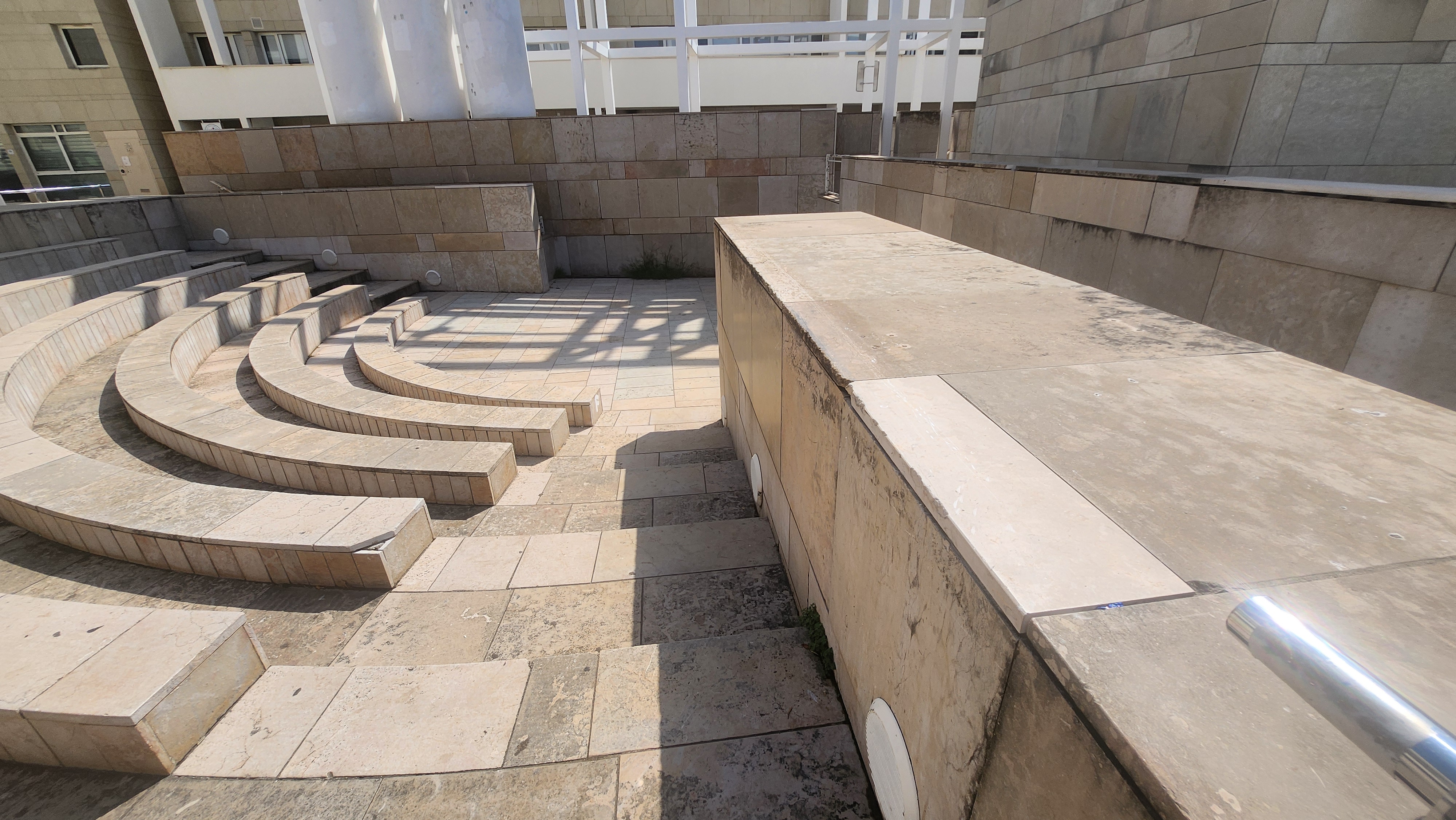 High curb Jacques Mirouz — photo 1