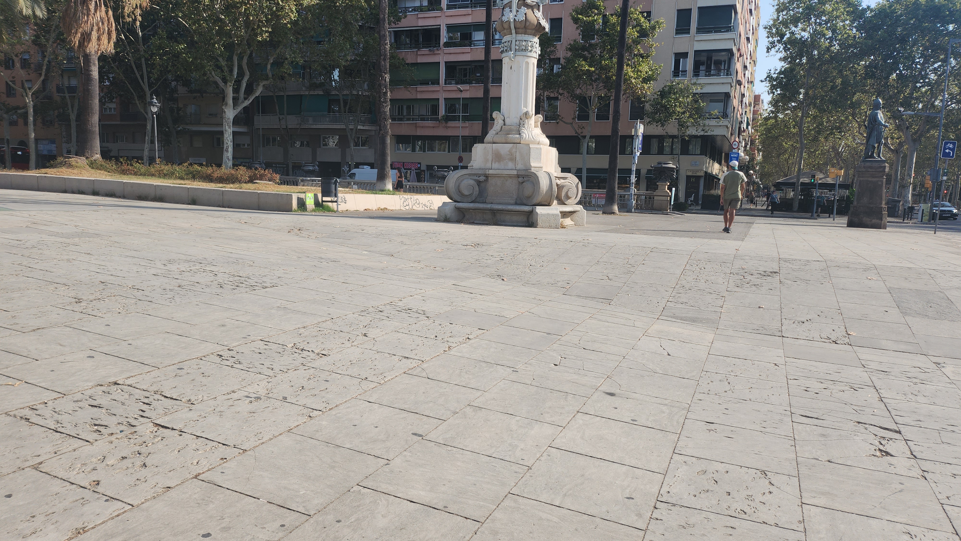12-2 Passeig Lluís Companys — photo 1