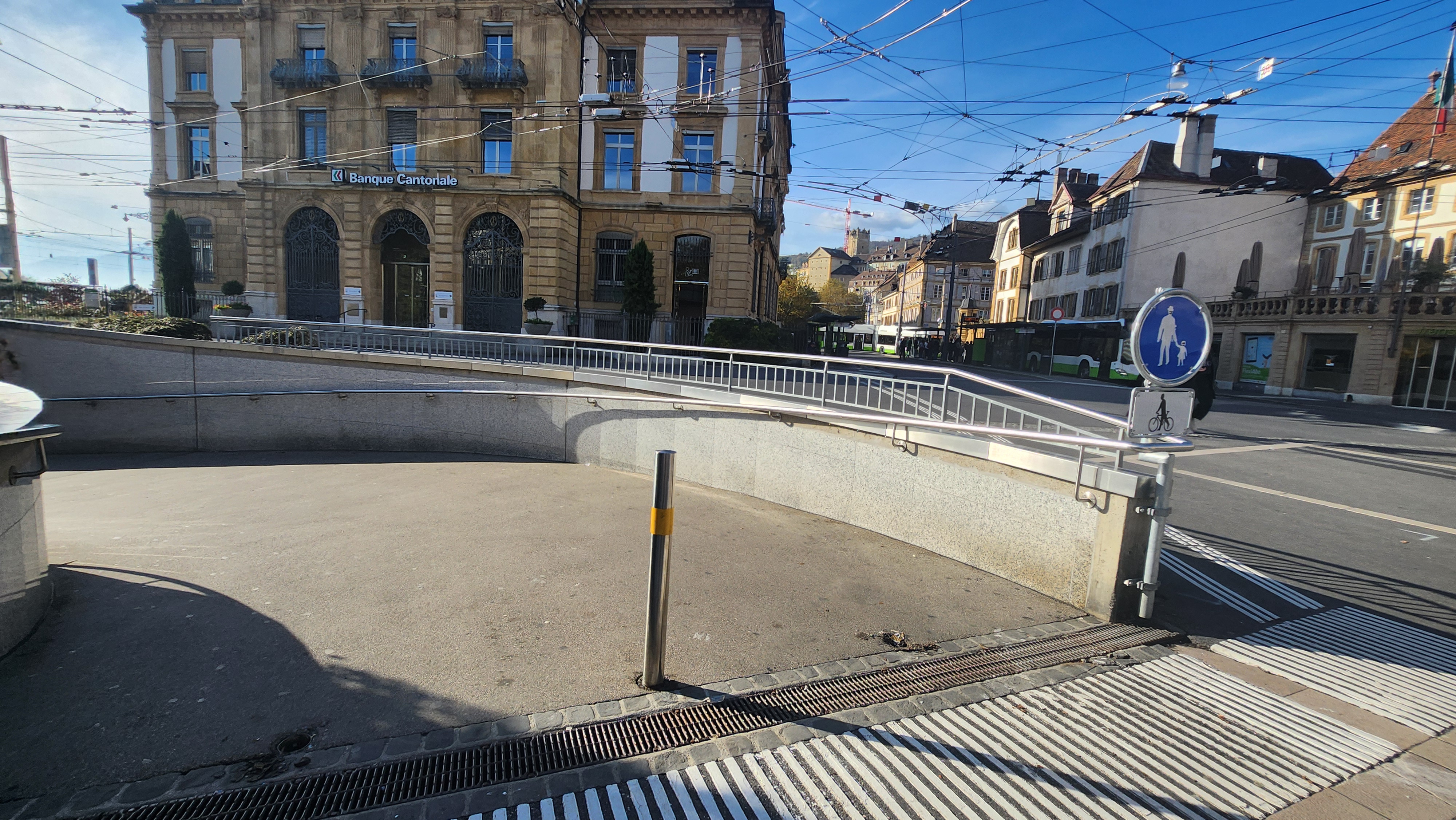 2 spots Neuchâtel — photo 1
