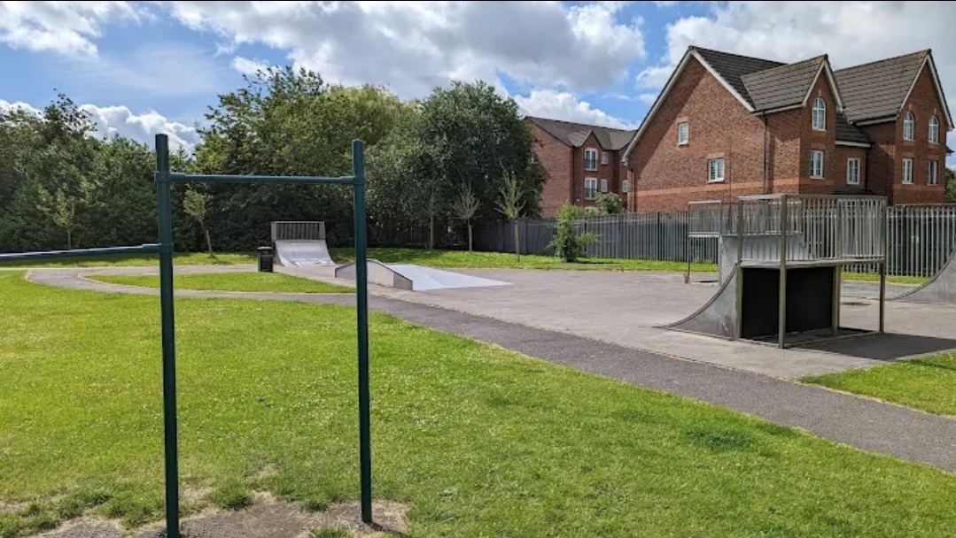 Bredbury skatepark — photo 1