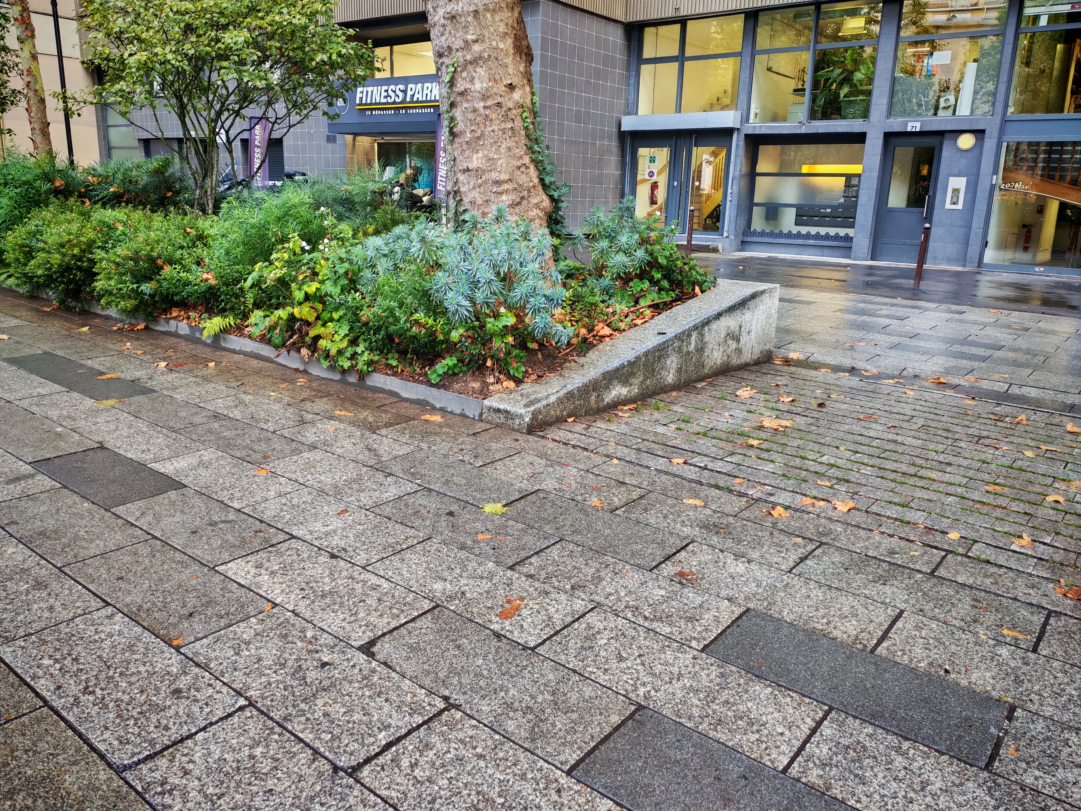 Curb rue de la Chapelle — photo 1