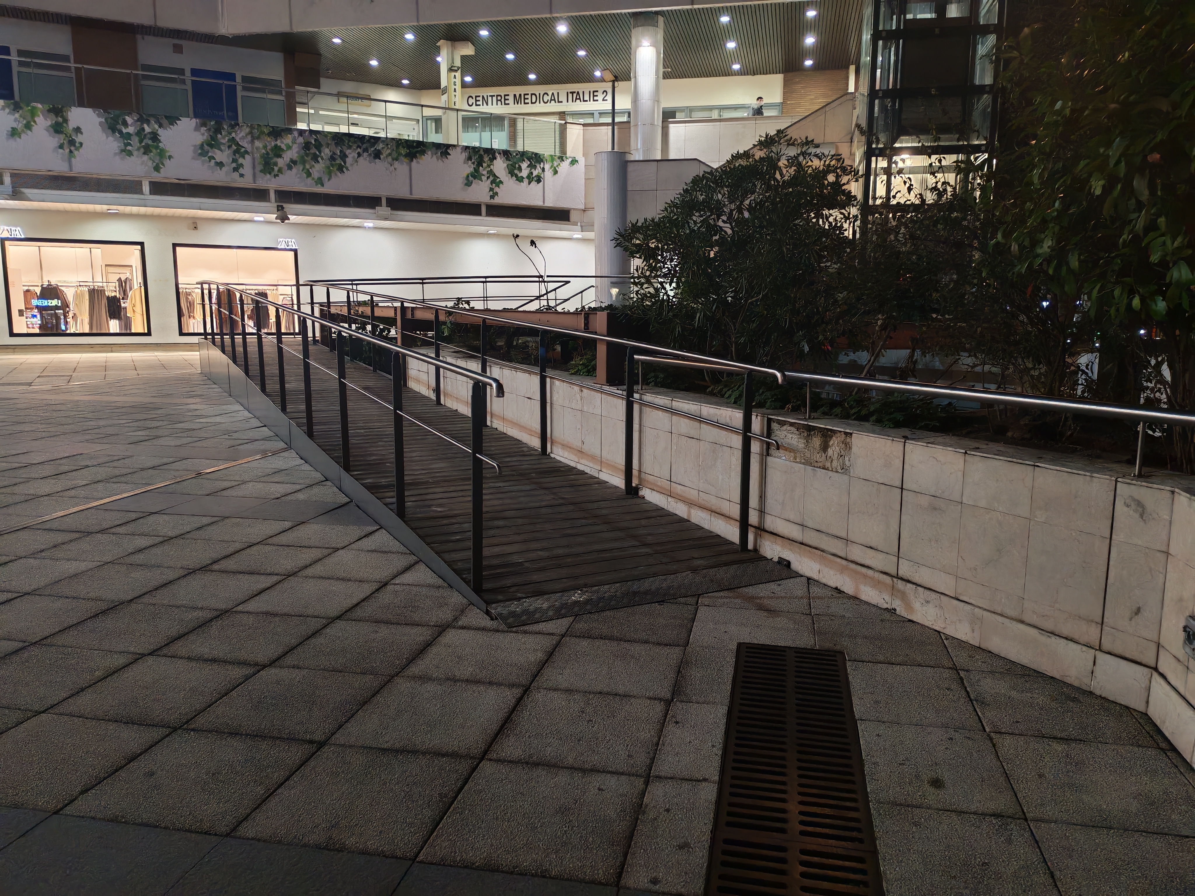 Rail centre commercial Italie — photo 1