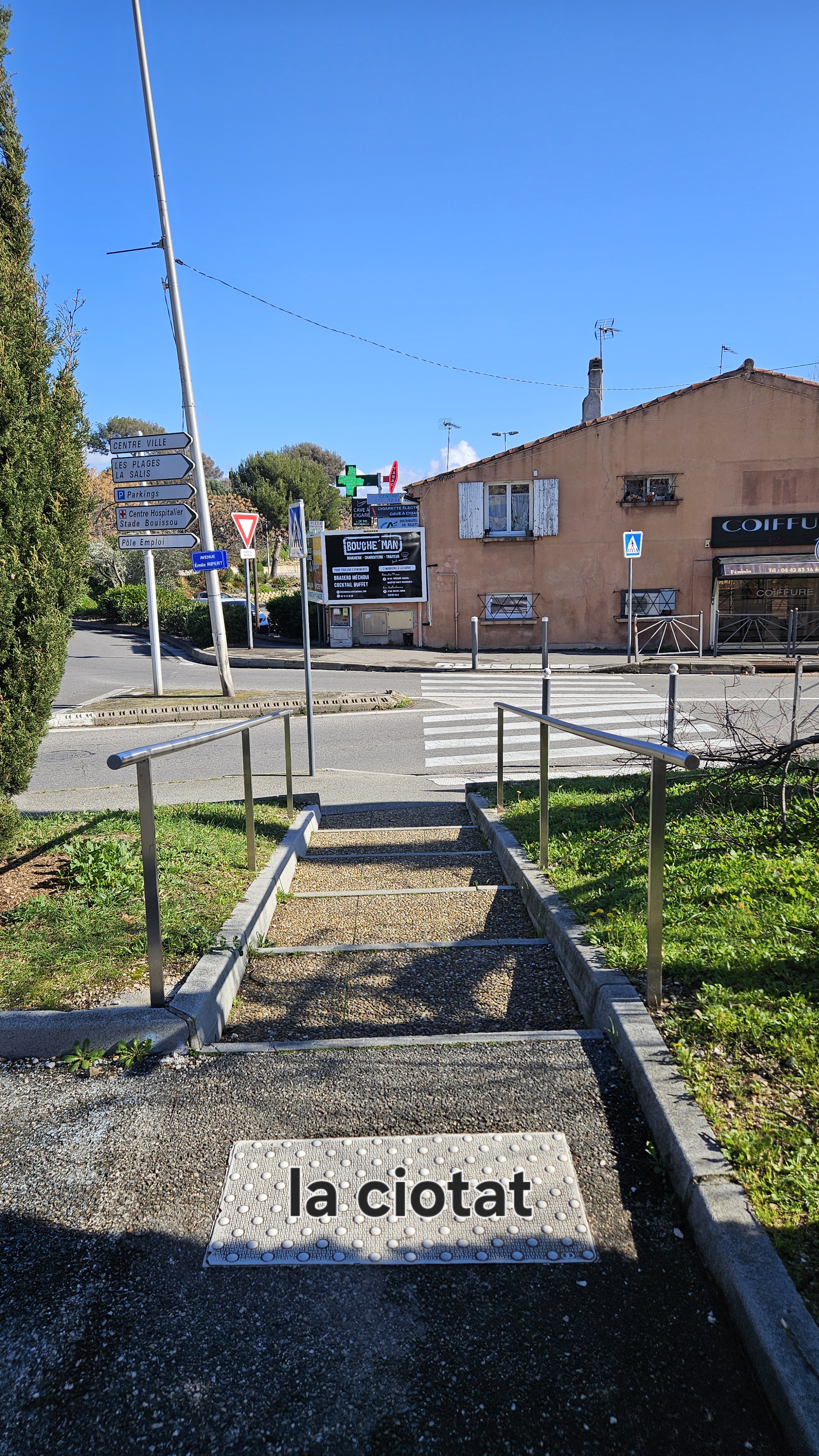 Rail — photo 1
