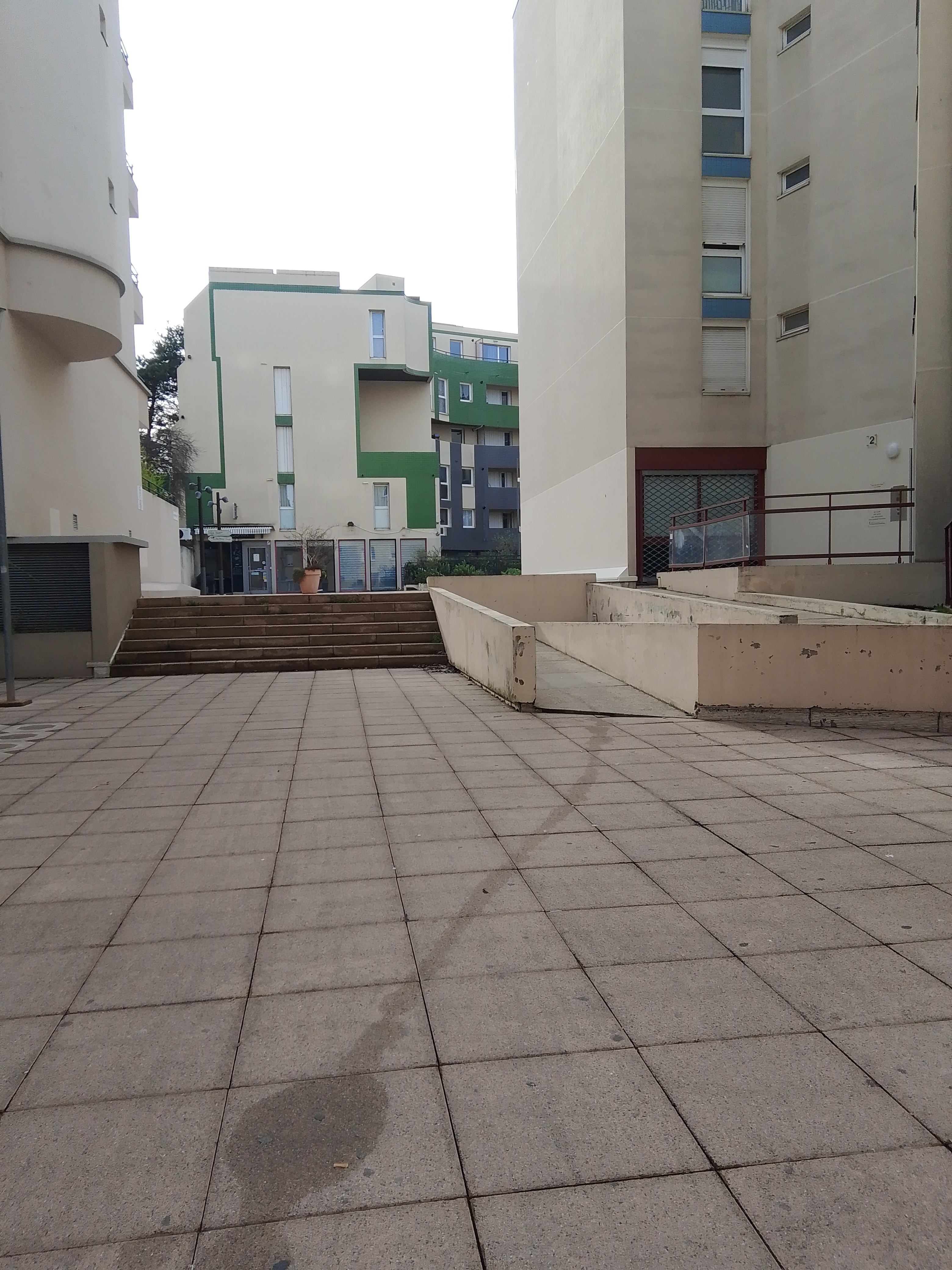 Spot Oullins — photo 1