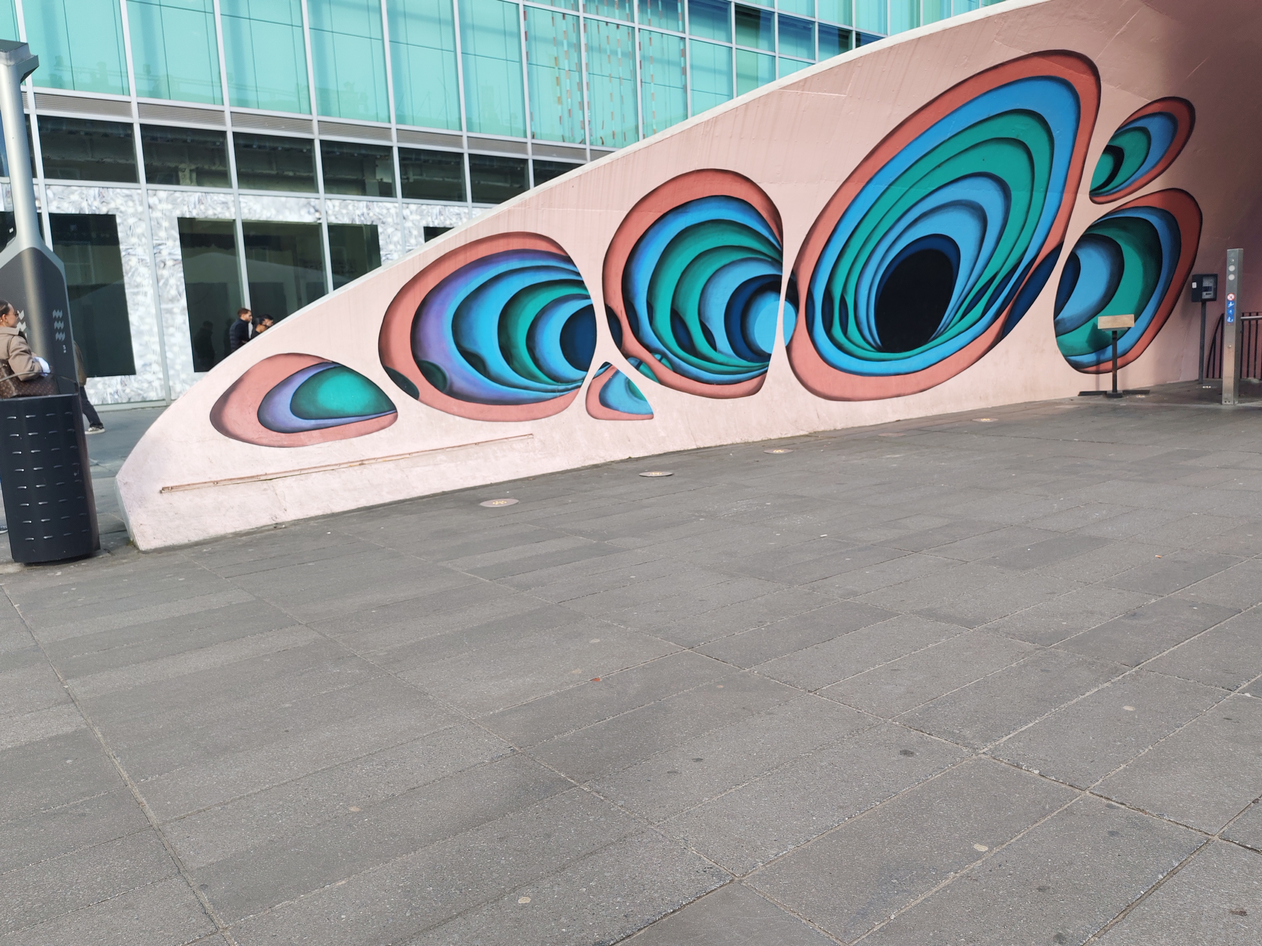Mega curved wall Eindhoven — photo 1
