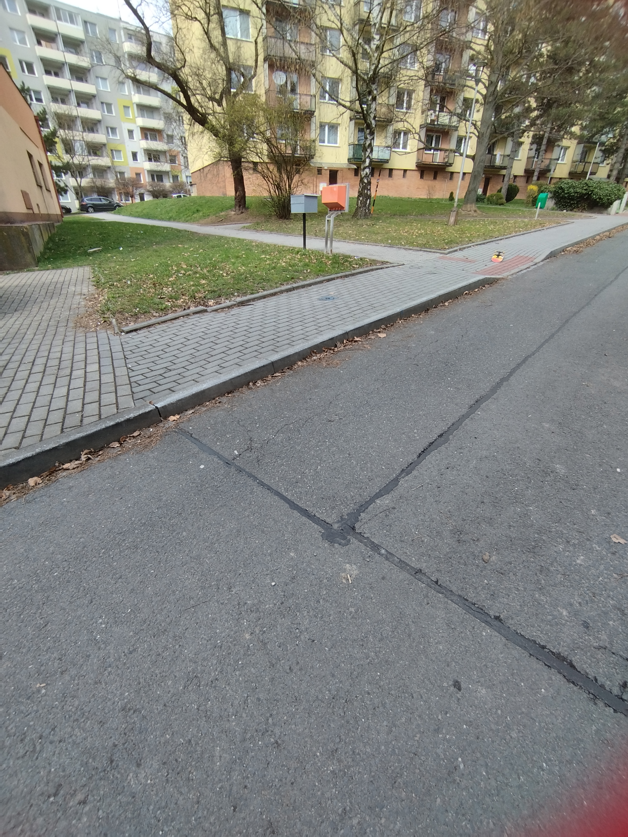 curb — photo 1