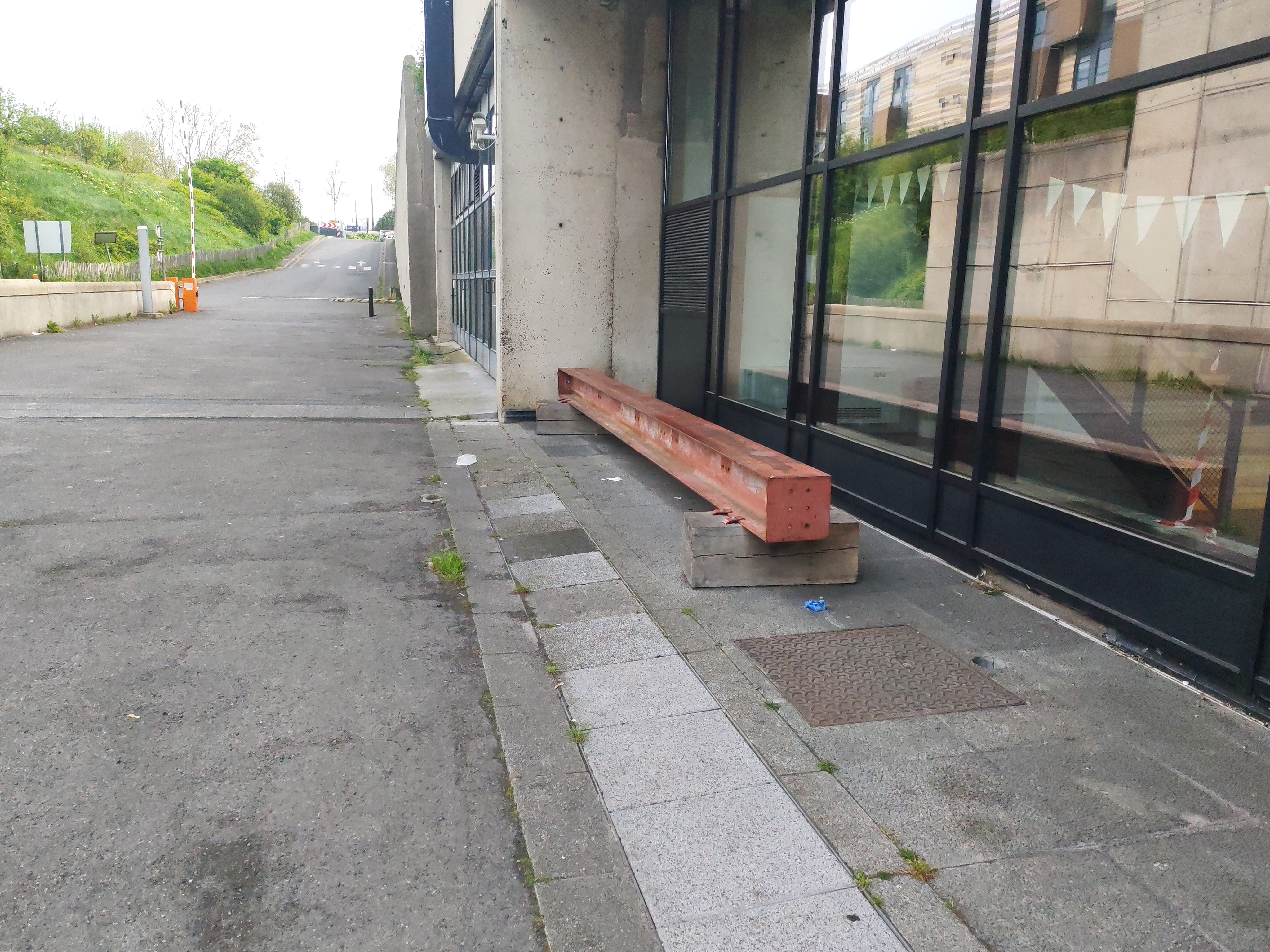 Curb metal rain — photo 1
