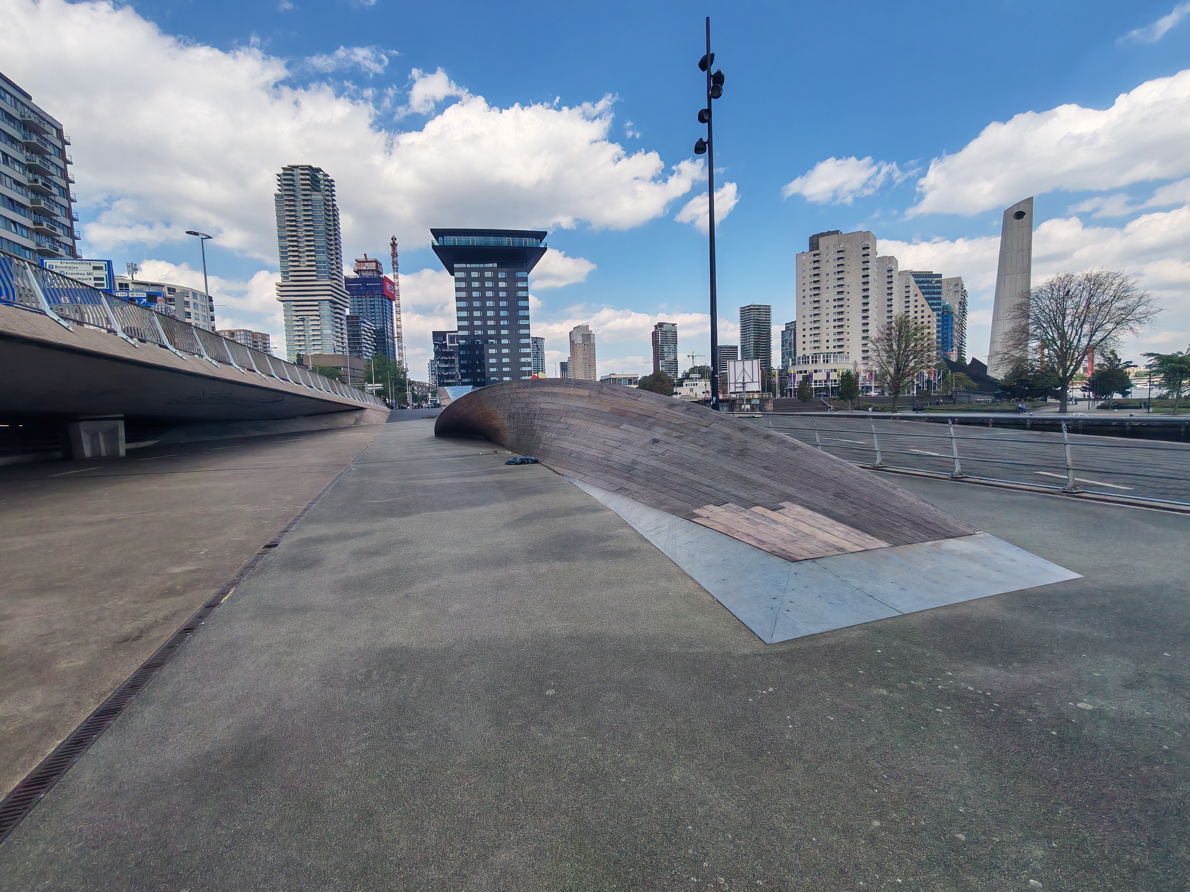 Wave and wall Rotterdam — photo 1