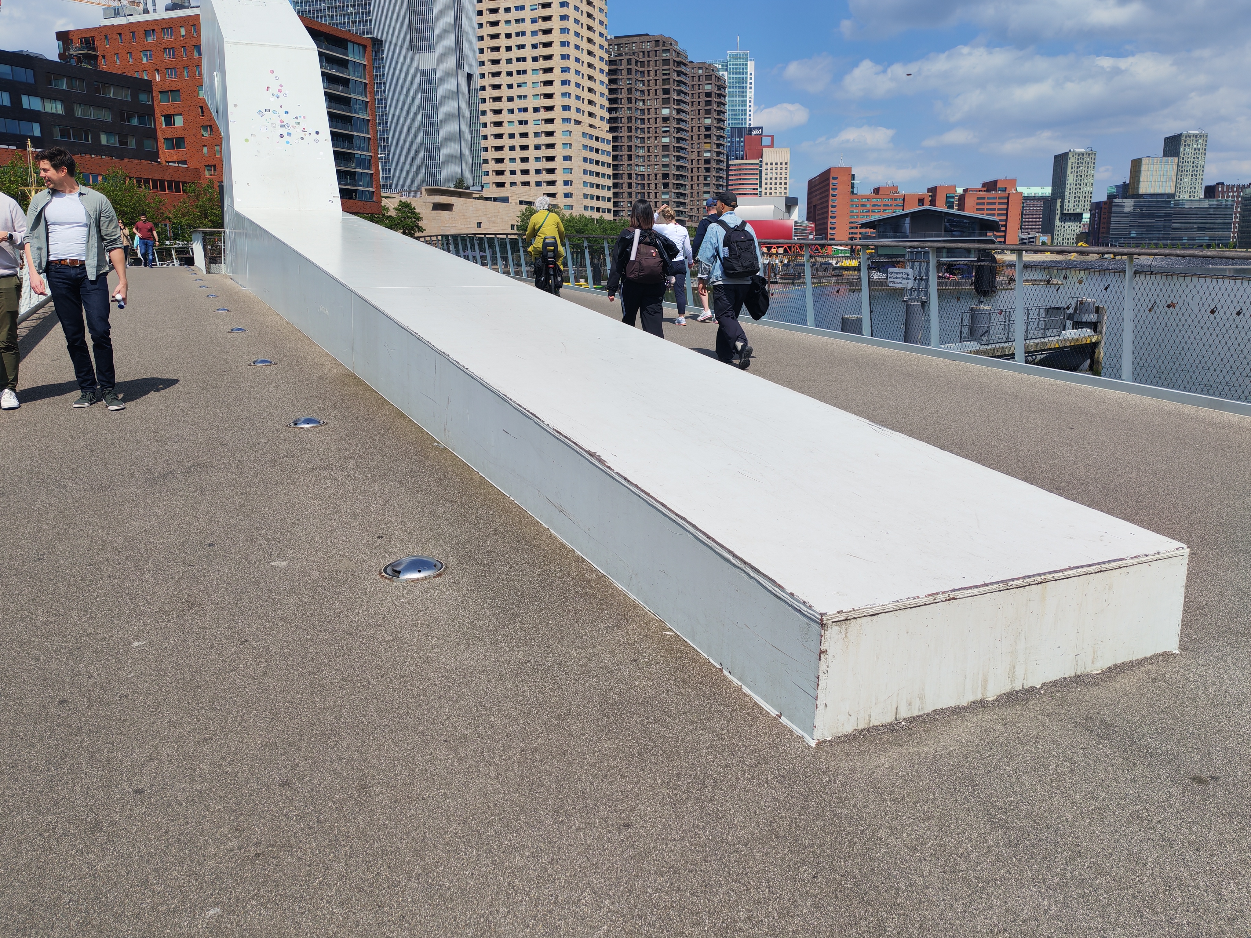 Spot on bridge Rijnhavenbrug — photo 1