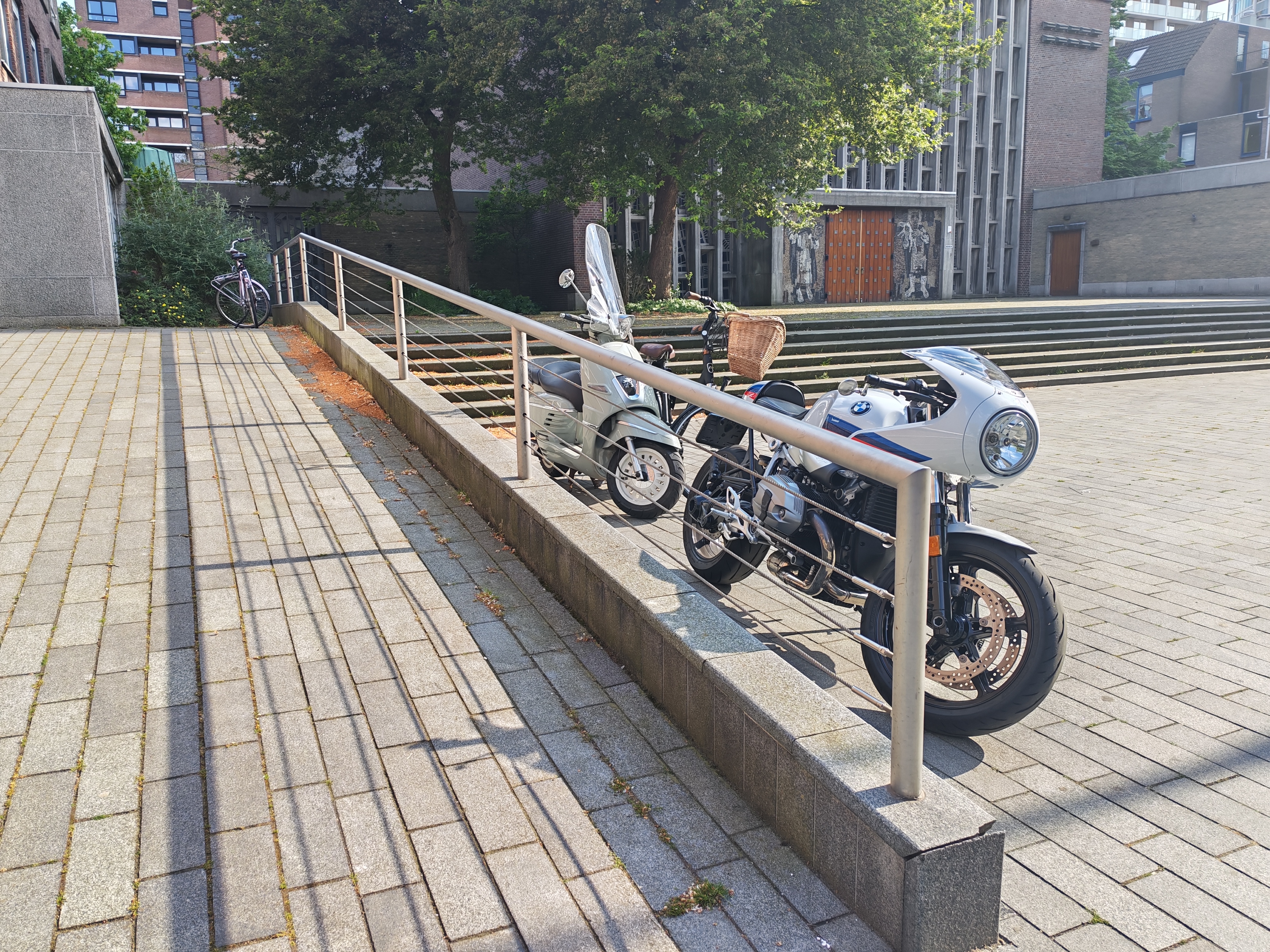 Rail close to the surf school — photo 1