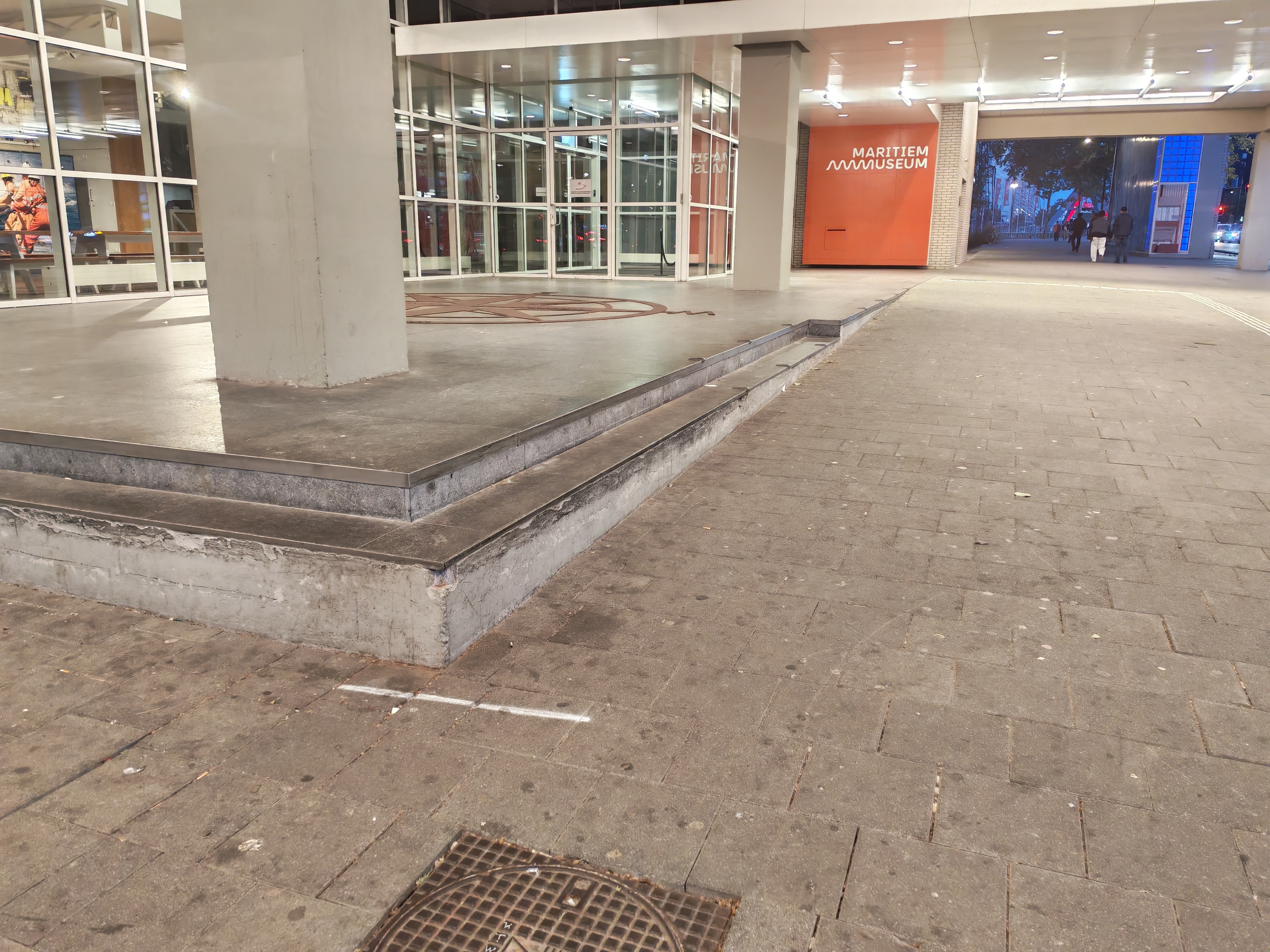 Curb and stairs — photo 1