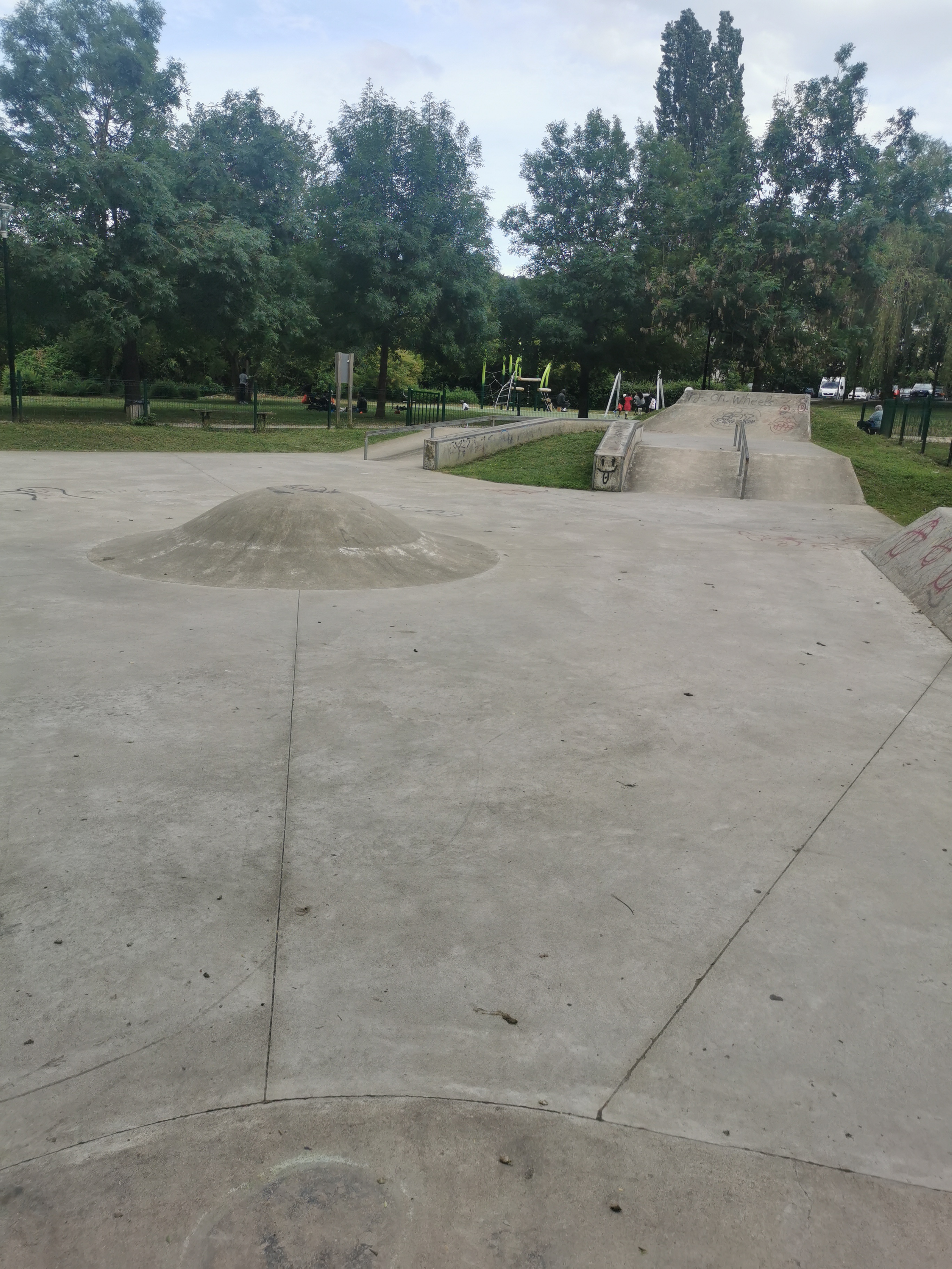 Saint-Chéron skatepark — photo 1